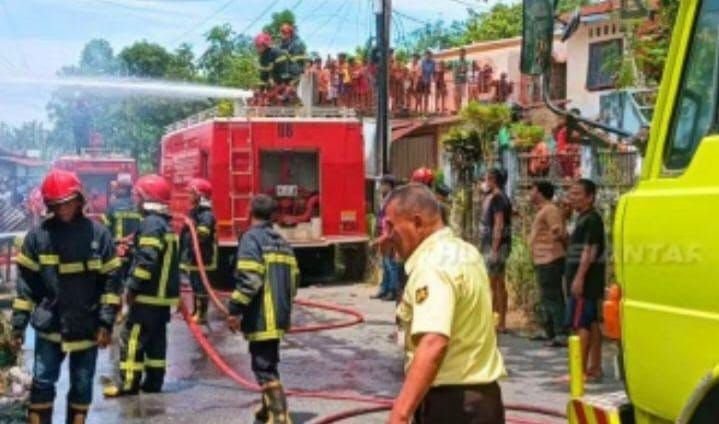 Diduga Buang Puntung Rokok Sembarangan, 2 Rumah di Siantar Diamuk Sijago Merah
