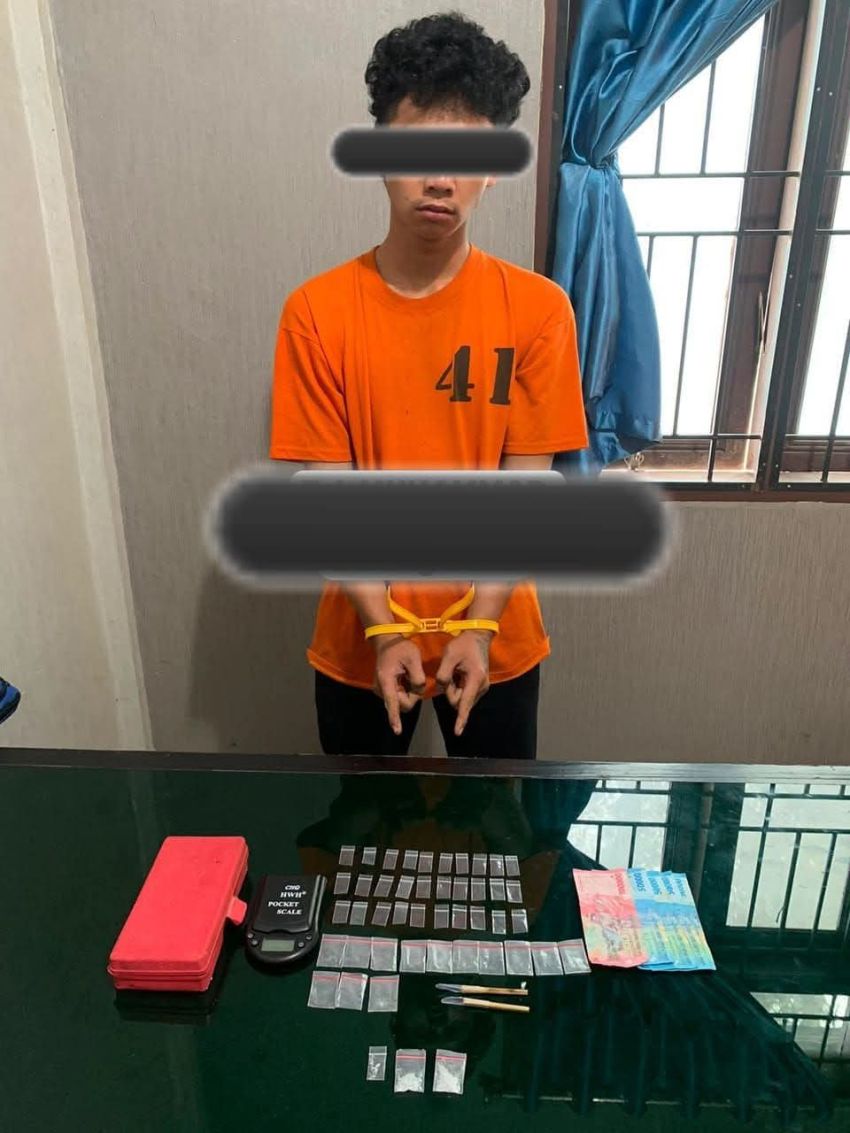 Diduga Edarkan Sabu, Pria Ini Ditangkap di Rumah Kosong, Timbangan Digital dan Puluhan Plastik Klip Disita