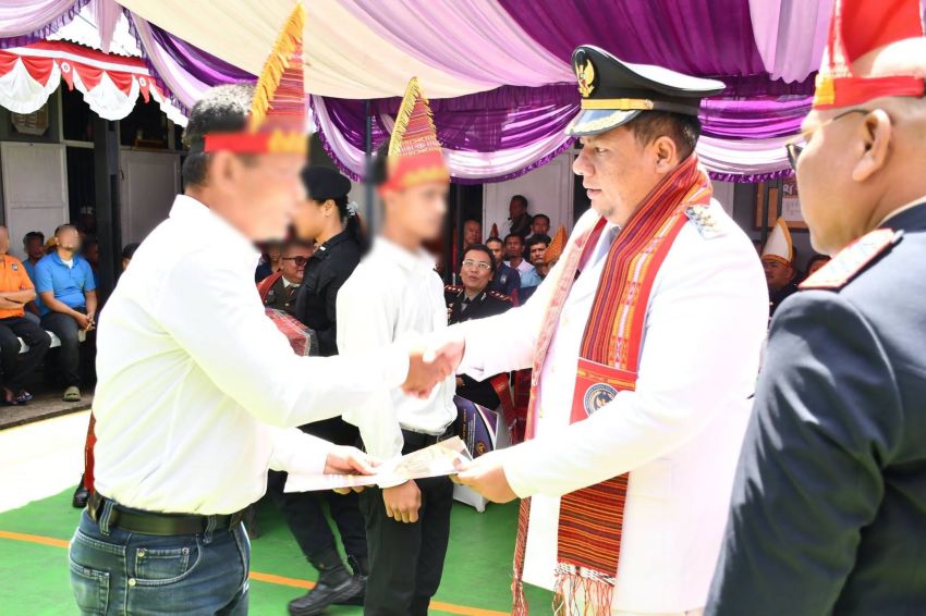 Bupati Samosir Vandiko Gultom Serahkan Remisi untuk 86 Warga Binaan Lapas Kelas III Pangururan