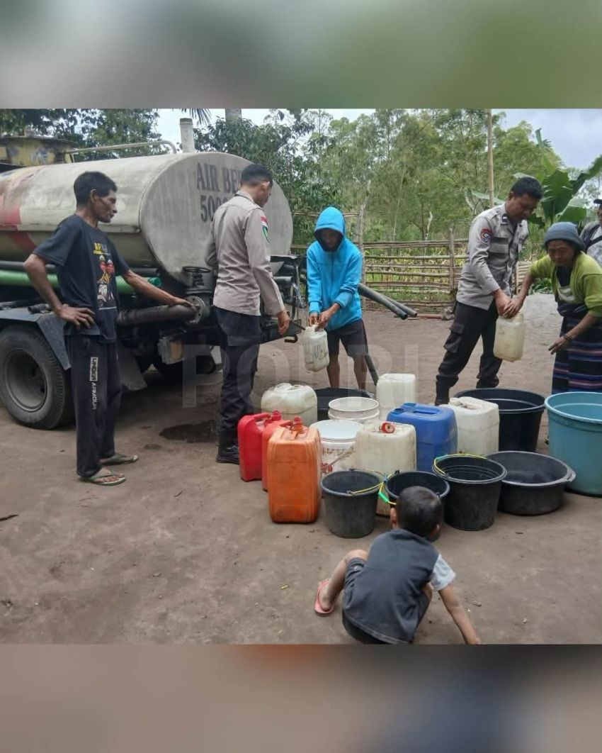 Musim Kemarau, Polres Ngada Distribusikan Air Bersih untuk Warga