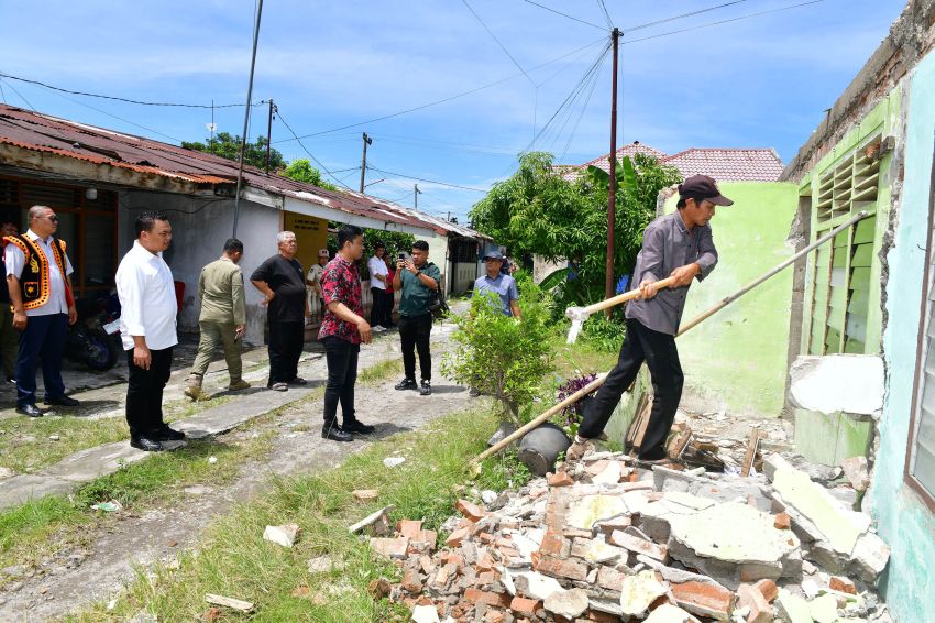 Pemprov Sumut Amankan Aset di Binjai, 5 Rumah Dinas Bekas Bioskop Ria Dibongkar