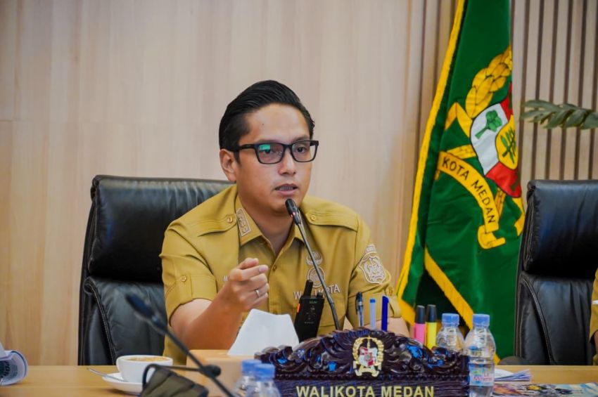 Rico Waas Nonaktifkan Lurah AUR, Tegaskan Tak Ada Toleransi bagi Penyalahgunaan Wewenang