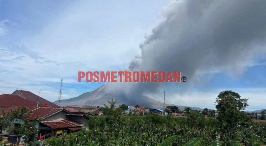 Gunung Sinabung Erupsi, Abu Vulkanik Membumbung 3,5 Kilometer