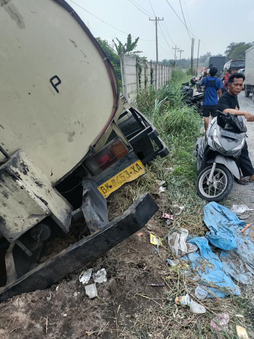 Pekerja Pengaspalan Asal Bekasi Luka-luka Tertabrak Truk Tangki di Asahan