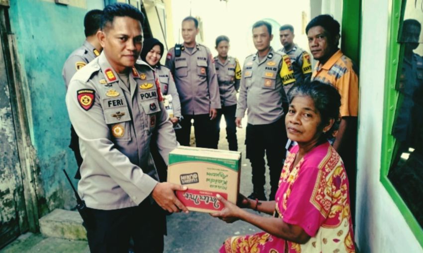 Sambut HUT Ke-81 RI: Polsek Medan Kota Gelar Bakti Sosial, Bantu 2 Keluarga Ekonomi Kurang Mampu