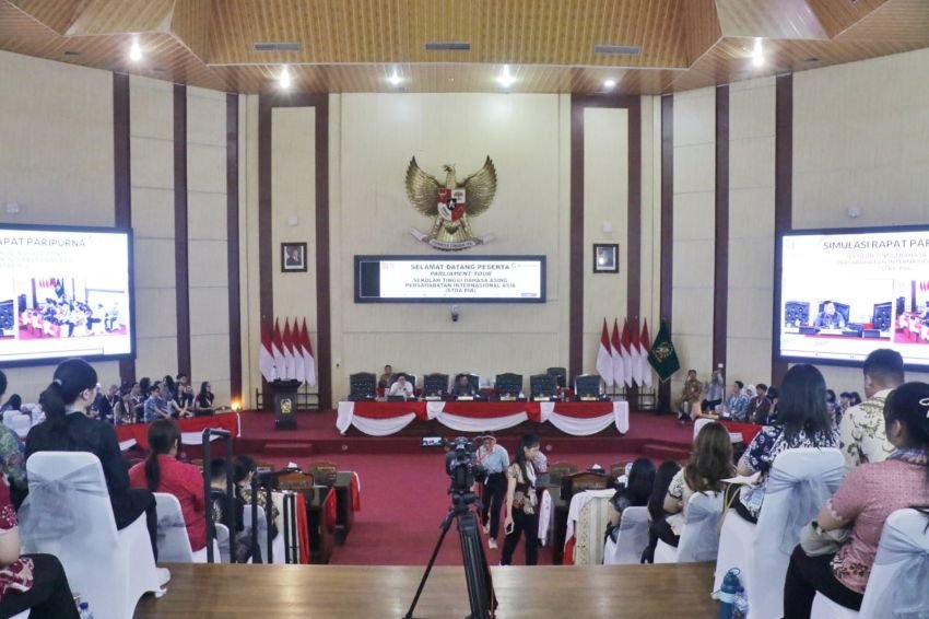 200 Mahasiswa Parliament Tour ke DPRD Medan, Bahas Fungsi Legislasi Pengawasan dan Anggaran