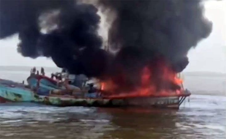 KM Merpati Indah 7 Terbakar Hebat di Perairan Belawan, Diduga Akibat Kebocoran Knalpot