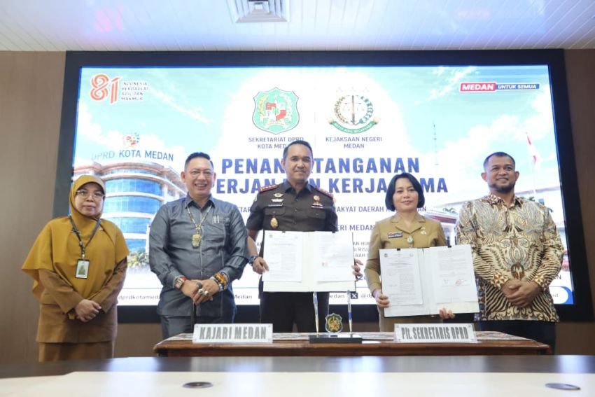 Kejari Medan dan Sekwan DPRD Teken Perjanjian Kerjasama Datun