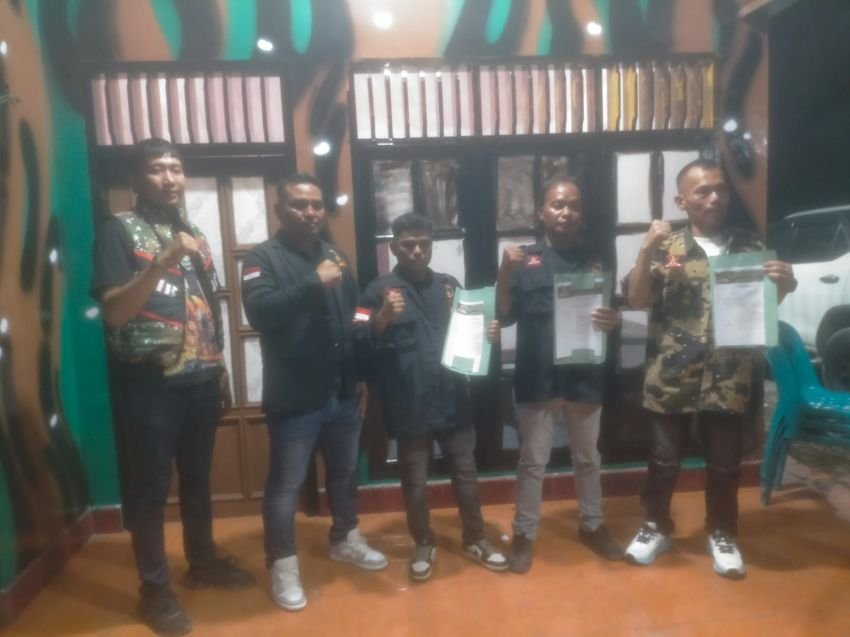 Ketua Satgas GRIB Jaya Langkat A Prawiranta PA Serahkan SK 3 PAC