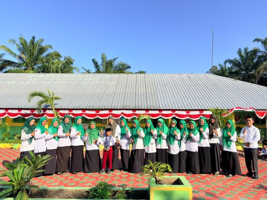 Siswa MIN 3 Labuhanbatu Selatan Sabet 7 Medali Kejuaraan Fun Swimming Merdeka