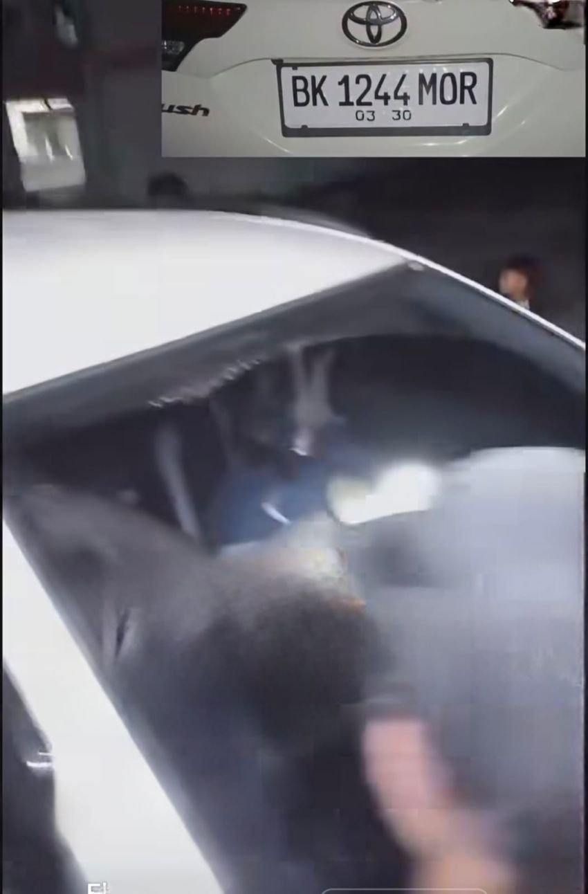 Alamak! Oknum Polisi Diduga Berbuat Anu di Dalam Mobil Diamankan Warga