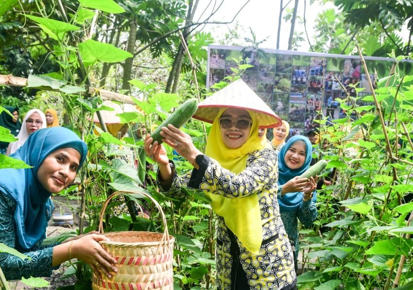 Dari Pekarangan hingga Pembinaan Remaja, Asniar Dorong PKK Hadirkan Manfaat Nyata