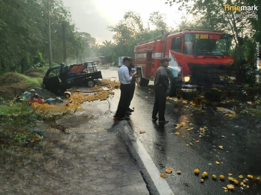 Pick-up Tabrakan dengan Mobil Box di Kisaran, 4 Orang Luka-luka