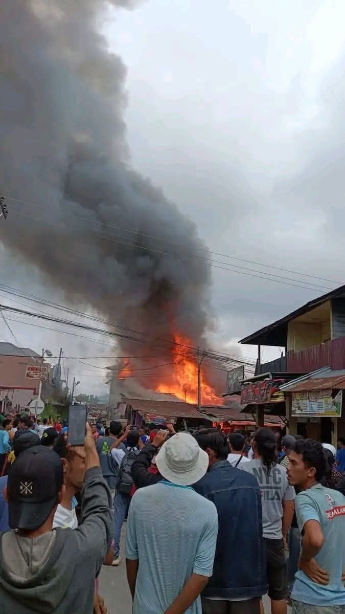 5 Rumah Dekat SPBU di Sidikalang Diamuk Sijago Merah, Warga Mendadak Jadi 'Kameramen'