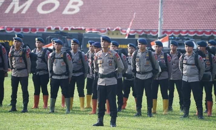 Brimob Sumut Sambangi Warga, Perkuat Pemantauan Erupsi Gunung Sinabung di Tanah Karo