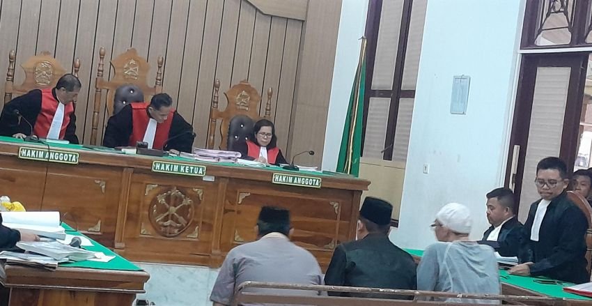 Saksi Banyak tak Tahu Urusan Yayasan, Hakim Tegur:  "Kalau  tak  Mampu, Mundur "