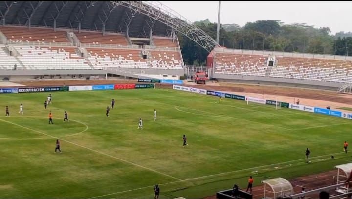Oalah PSMS... Udah Unggul jadi Imbang, Kiper Main 'Kungfu' Kena Kartu Merah