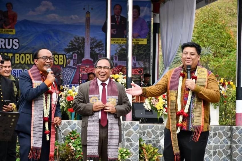 Pelantikan PPTSB Cabang Samosir, Bupati-Wabup Ajak Punguan Sinaga Berkontribusi dalam Pembangunan