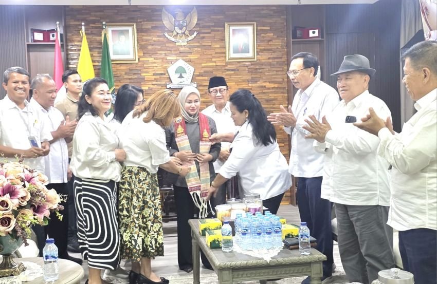 Kantor Jadi Rumah Rakyat, RE Nainggolan Apresiasi Pelayanan Ketua DPRD Sumut