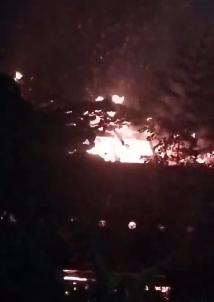 Rumah Kosong Terbakar di Jalan Talawi Medan
