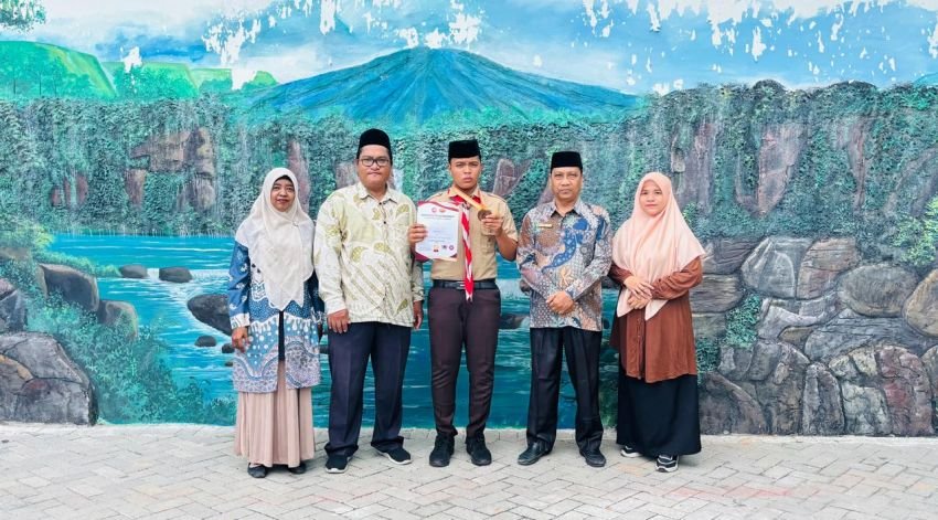 Pembalap Sepeda Hylmi Zhafir Siswa MAN Tanjungbalai Ukir Prestasi Membanggakan di Malaysia