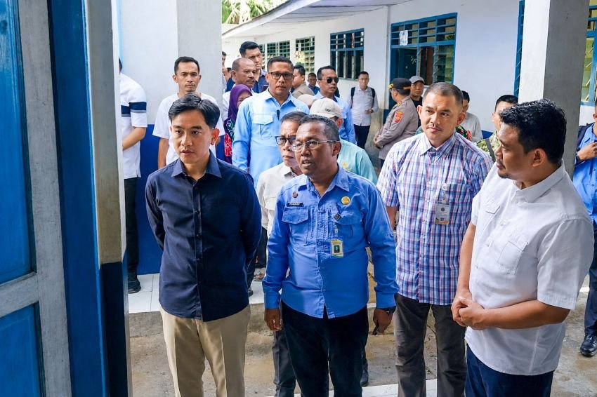 Gubernur Bobby Dampingi Wapres Gibran Tinjau Progres Rehabilitasi dan Rekonstruksi SMAN 1 Barus