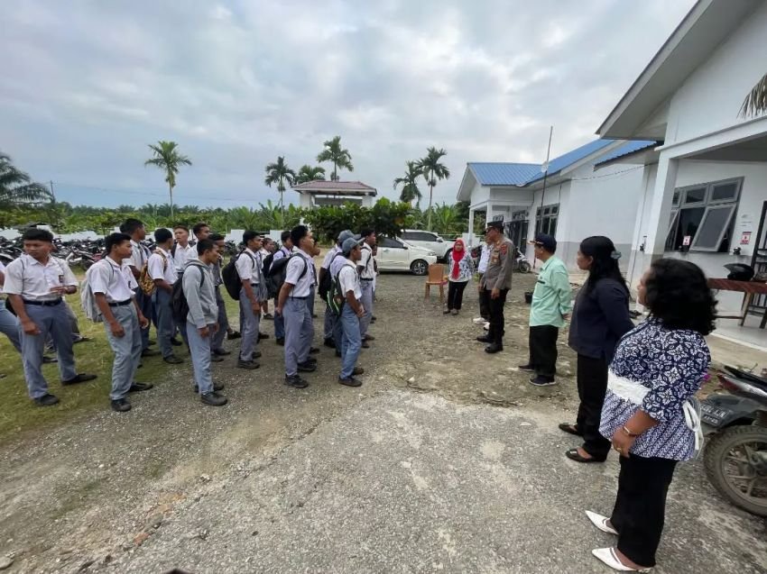 Kapolsek Laubaleng Sambangi Sekolah, Imbau Pelajar Jauhi Tawuran dan Balap Liar