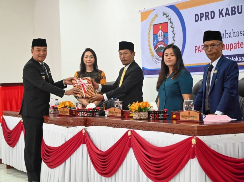 Bupati Humbahas Sampaikan Ranperda P.APBD TA. 2026 Humbang Hasundutan Rp955 Miliar Lebih