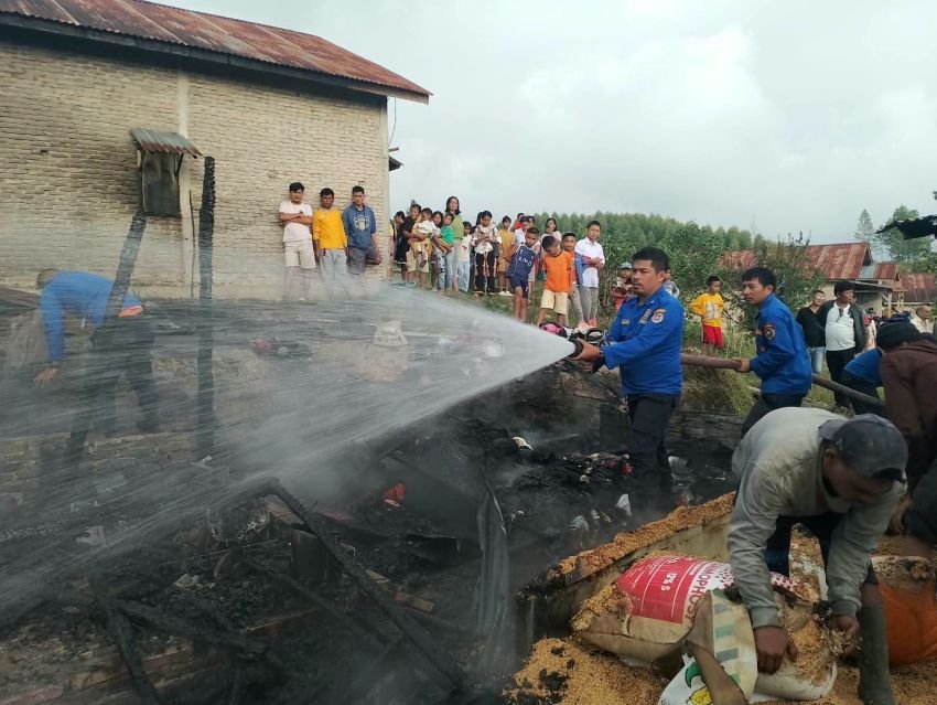 Kebakaran Rumah di Desa Sihikkit, Pemkab Humbahas Imbau Warga Tingkatkan Kewaspadaan