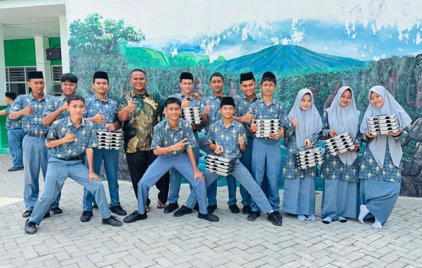 MBG di MAN Tanjungbalai  Buat Siswa Semangat Belajar