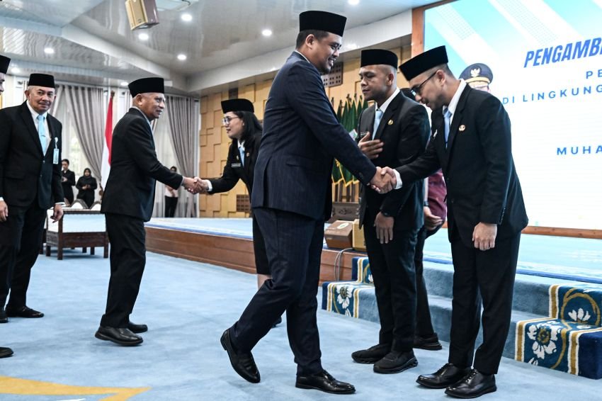 Gubernur Bobby Nasution Lantik Tiga Pejabat Pimpinan Tinggi Pratama, Tekankan Target Pembangunan Terukur