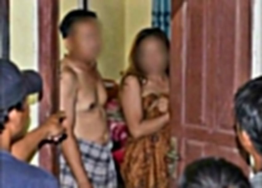 JANGAN DITIRU...Benar-benar Apes, Seorang Kades Digerebek Bareng Janda, Kena Sanksi Adat