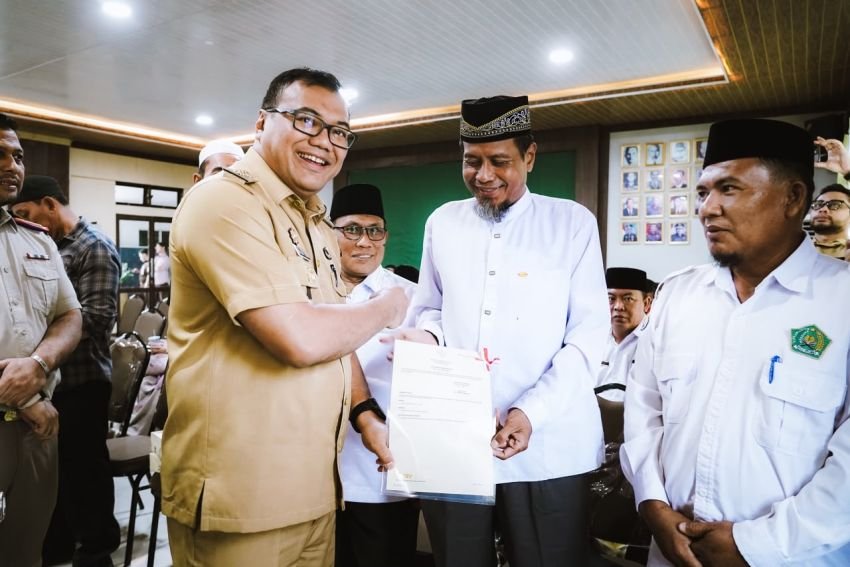 Lima Instansi Deli Serdang Bersinergi, Delapan Sertipikat Tanah Wakaf Diserahkan untuk Perkuat Kepastian Hukum