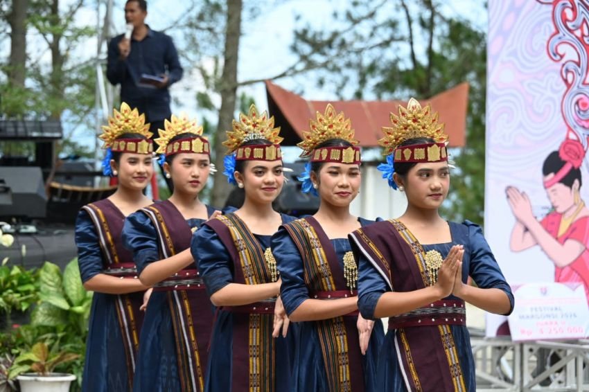 Pemkab Humbahas Gelar Festival Margonsi se-Kawasan Danau Toba di Sipinsur