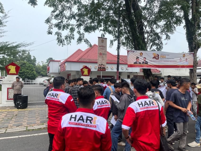 Ratusan Massa HARI Geruduk Kantor Gerindra Sumut, Desak  Ganti Zakki Shahri Sebagai Ketua DPRD Deli Serdang