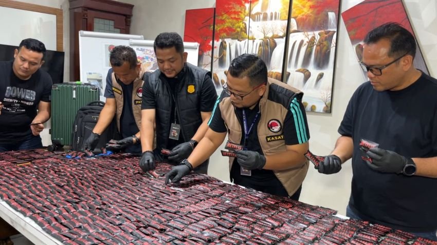 Satresnarkoba Polrestabes Medan Gerebek Gudang Penyimpanan 1.152 Vape Narkoba Berkedok Bengkel