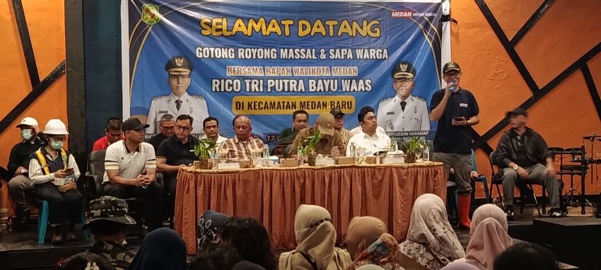 Hujan Tak Surutkan Semangat, Camat Medan Baru Pimpin Apel Gotong Royong dan Sapa Warga di Kelurahan Merdeka