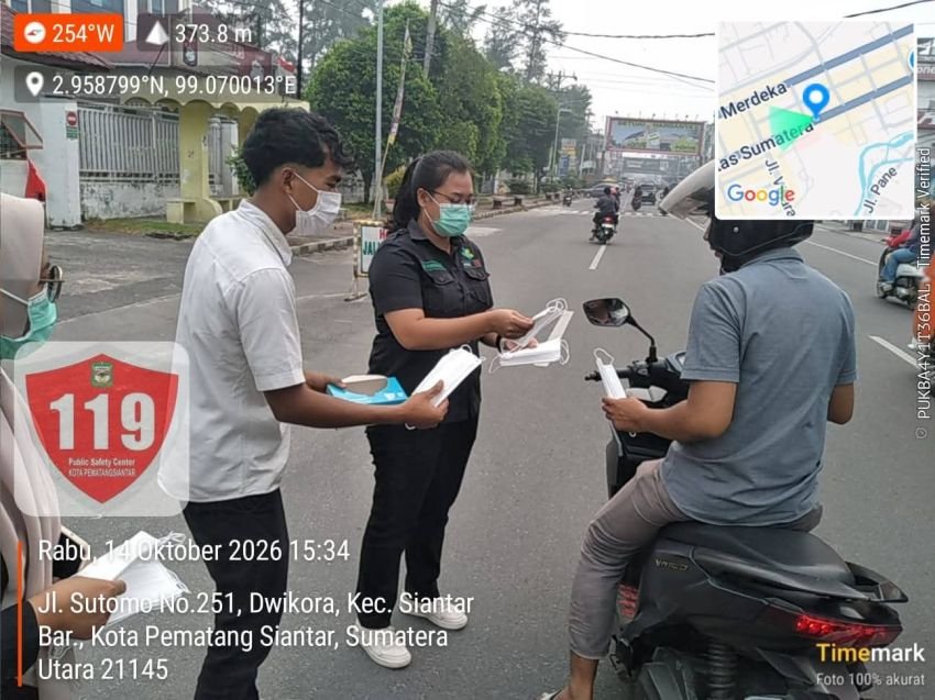 Nih Tips Jaga Kesehatan Dinkes Pematangsiantar Akibat Asap Karhutla, Masker Dibagi-bagi ke Warga