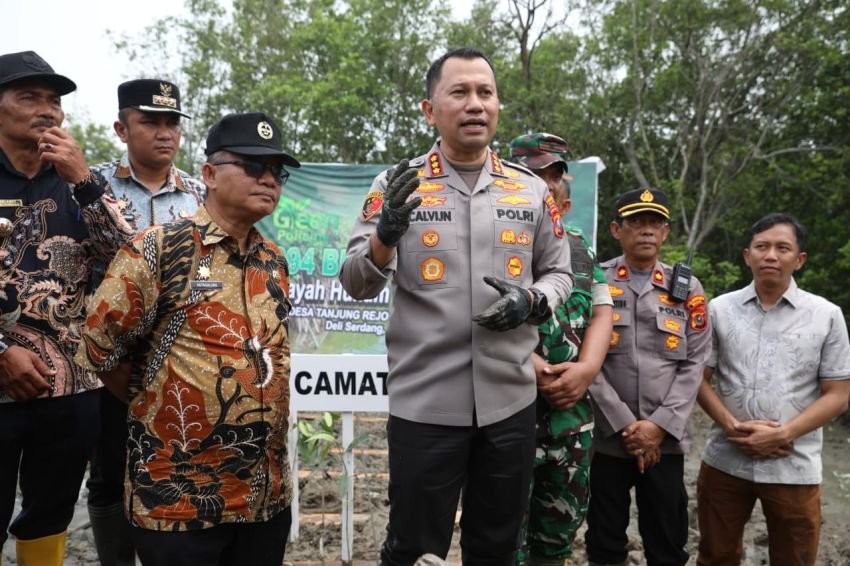 Polrestabes Medan Tanam 1.994 Bibit Mangrove