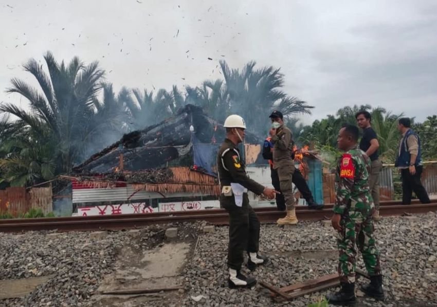 Tim Gabungan Gerebek Barak Narkoba di Pinggiran Rel KA Sunggal